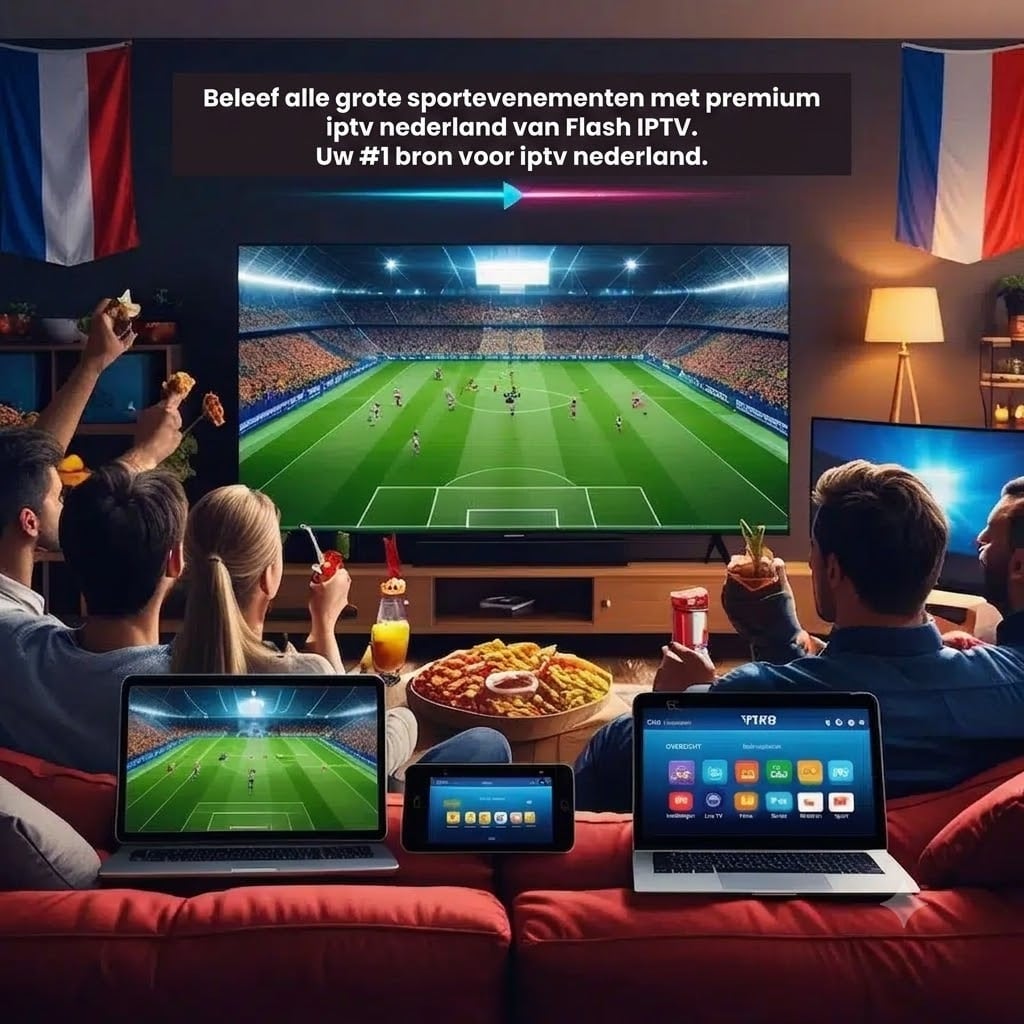 Een gezellige huiskamer met vrienden die live voetbal kijken op een grote TV en multiple mobiele apparaten, met een tekst overlay die premium iptv nederland van Flash IPTV promoot.